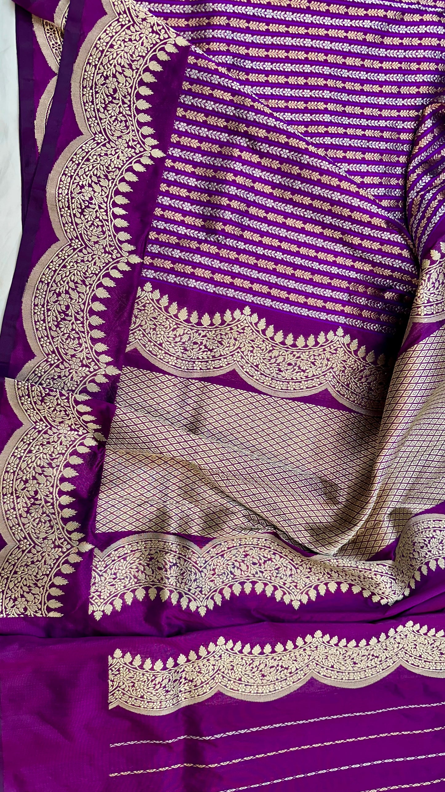 Magenta stripes Scallop border Designer Handloom Banarasi Katan by Katan Silk Saree