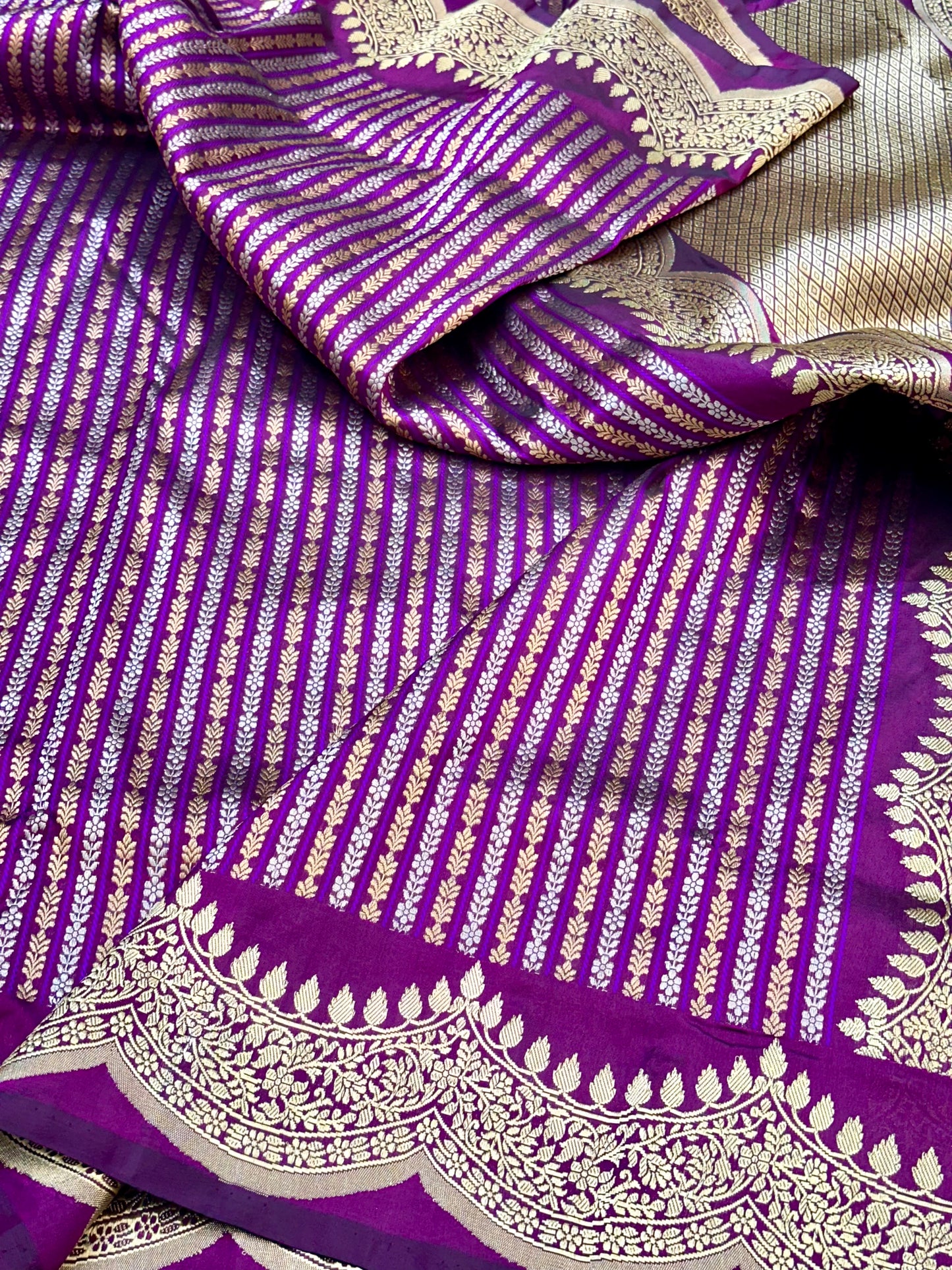 Magenta stripes Scallop border Designer Handloom Banarasi Katan by Katan Silk Saree