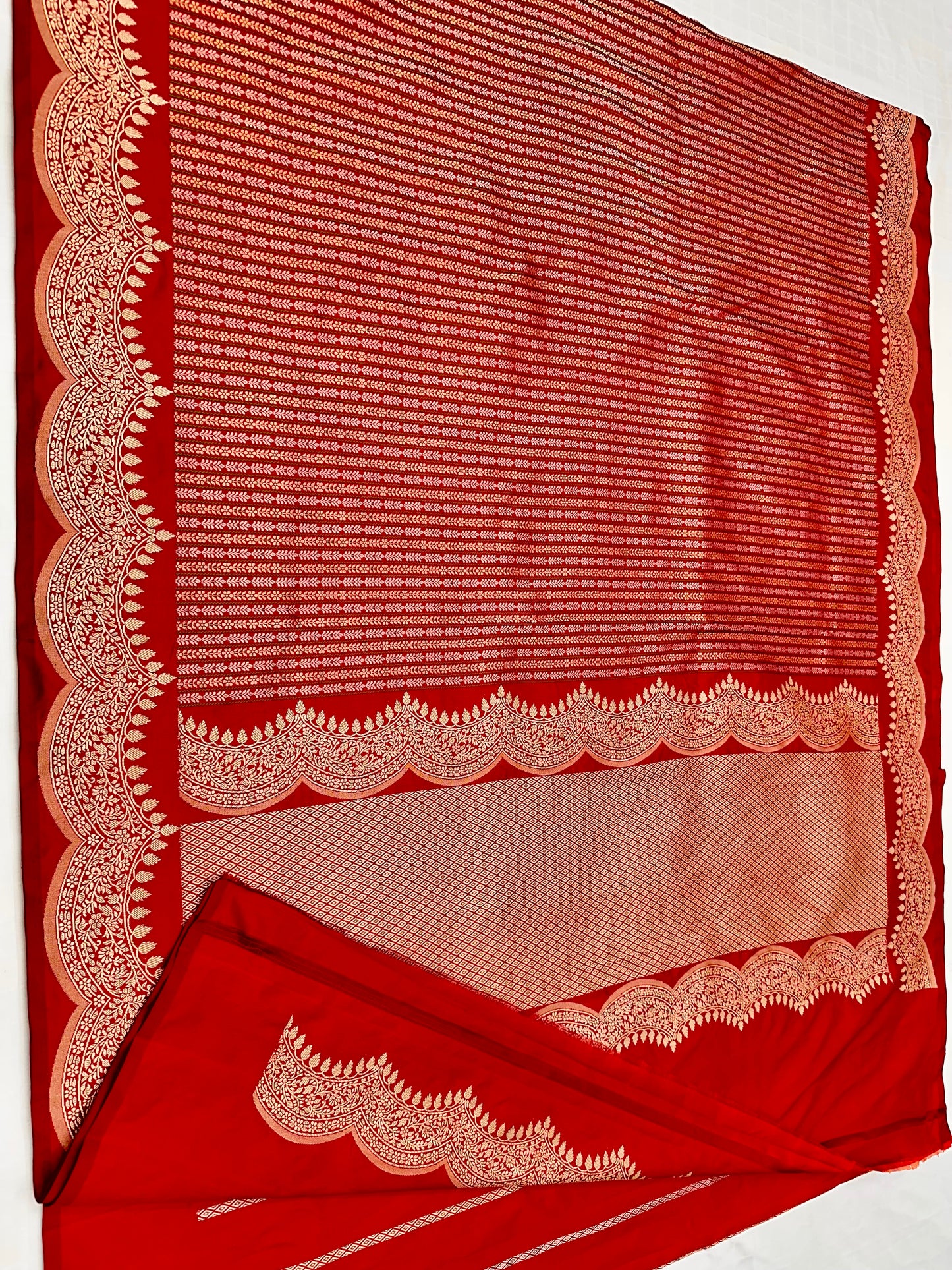 Red Stripes Scallop border Designer Handloom Pure Banarasi Katan by Katan Silk Kadhwa Weave Saree