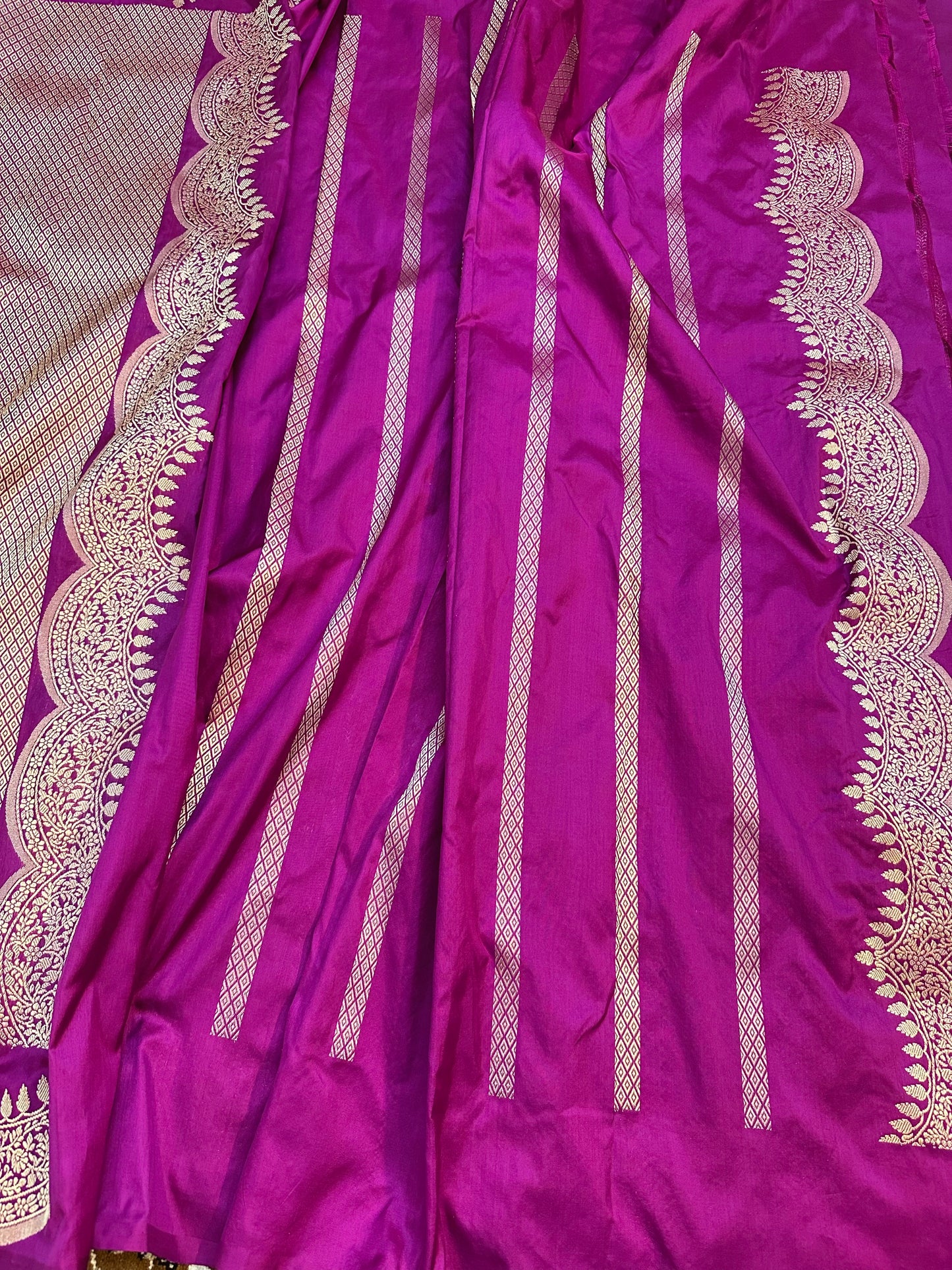 Magenta Stripes Scallop border Designer Handloom Pure Banarasi Katan by Katan Kadhwa weave Silk Saree
