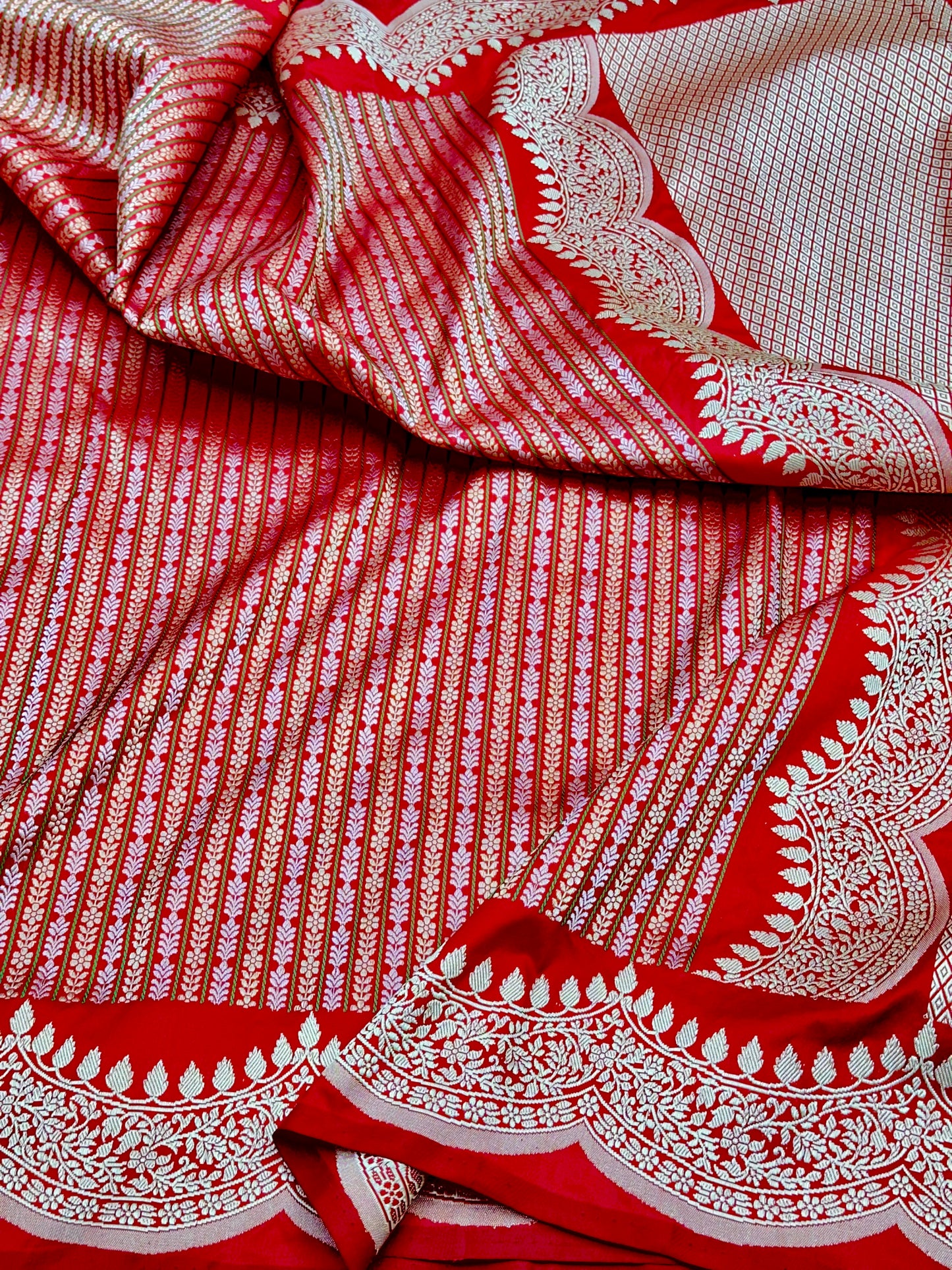Red Stripes Scallop border Designer Handloom Pure Banarasi Katan by Katan Silk Kadhwa Weave Saree