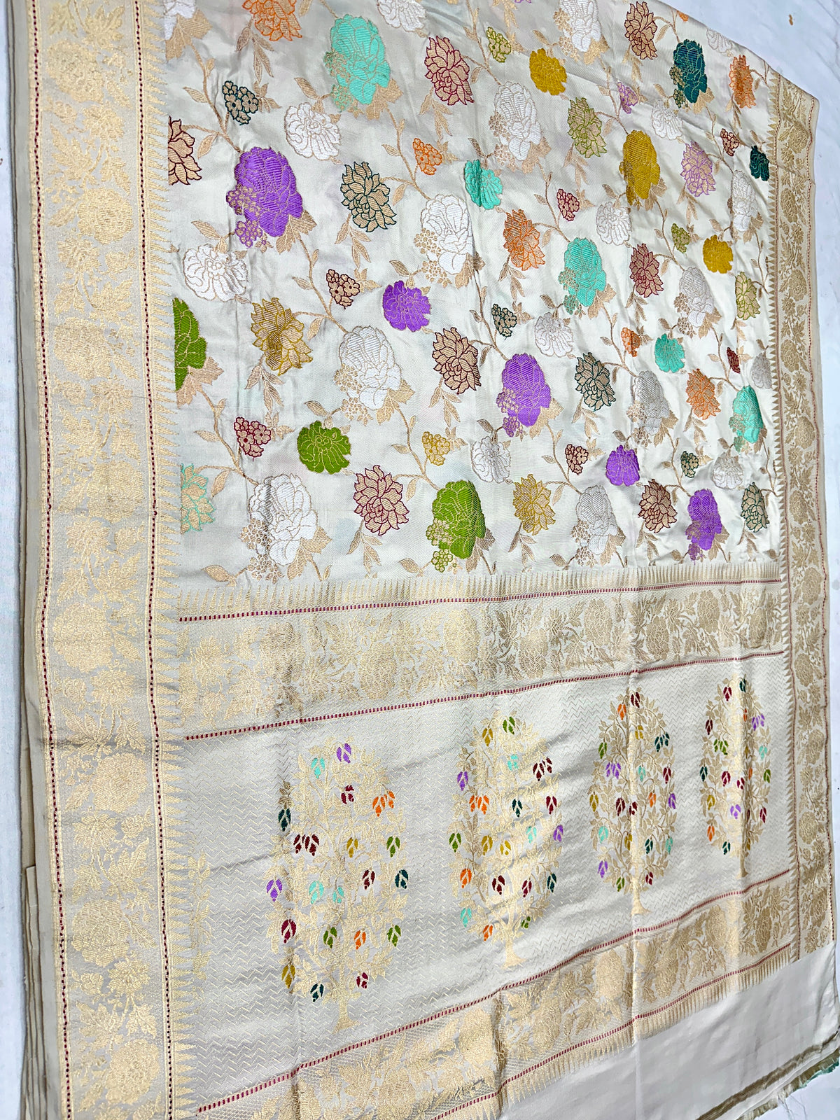 Ivory white Ektara Mulberry Pure Handloom Banarasi Katan by Katan Silk Kadhwa weave Saree